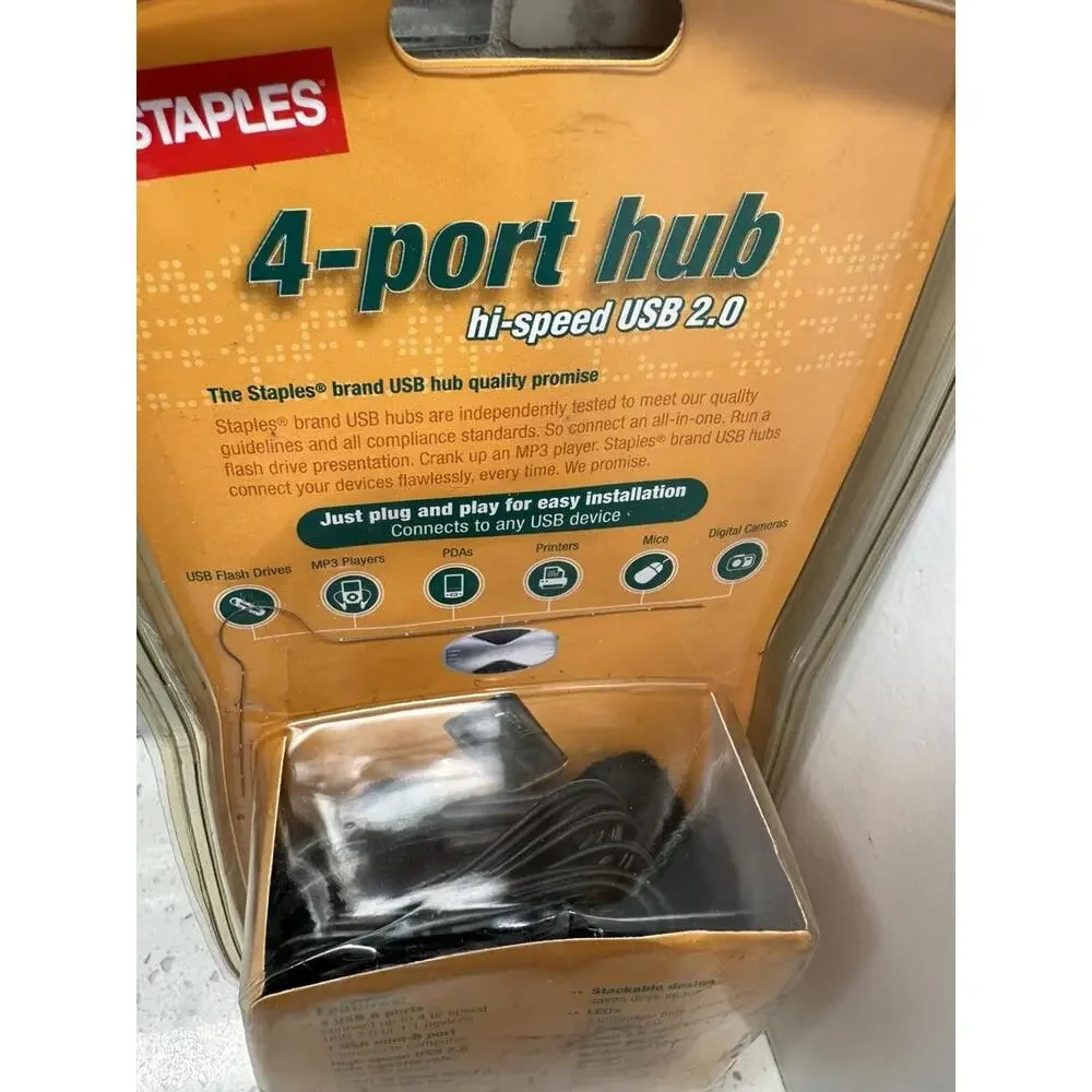 Staples 4-Port Hub Hi-Speed USB 2.0 with Desk Mounting Kit 2 Reusable Cable Ties